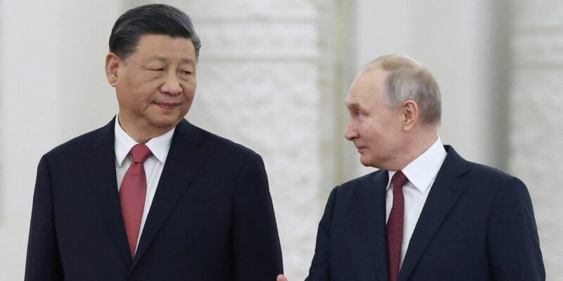 De Chinese president Xi Jinping (links) en zijn Russische ambtgenoot Vladimir Poetin. Foto: Sergei Karpukhin/Sputnik/AFP via Getty Images